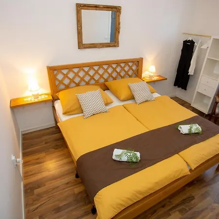 House Monarch Villa *