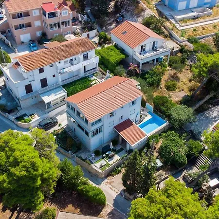 House Monarch Villa *