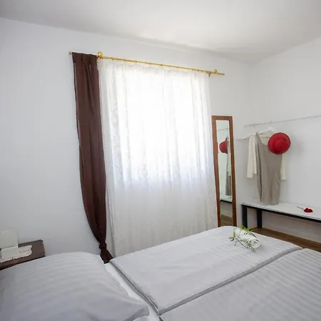 Villa House Monarch Sutivan
