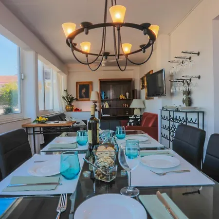 House Monarch Villa