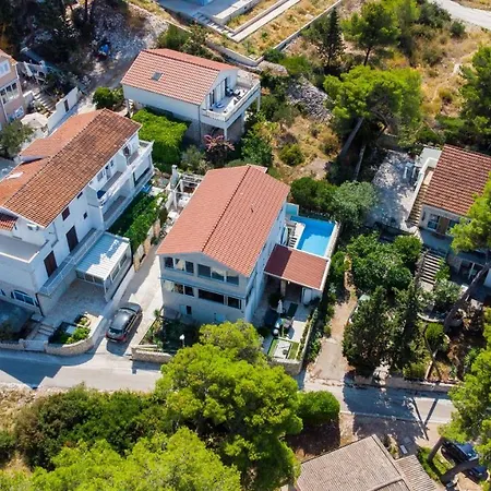 House Monarch Villa *