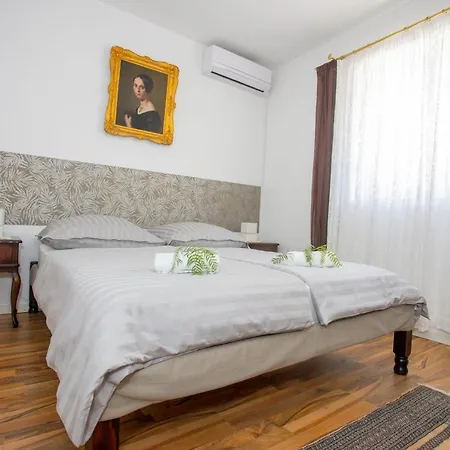 House Monarch Villa *